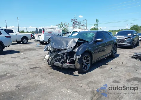 2016 Chrysler 300 из США, поврежденный, VIN 2C3CCABG1GH243377